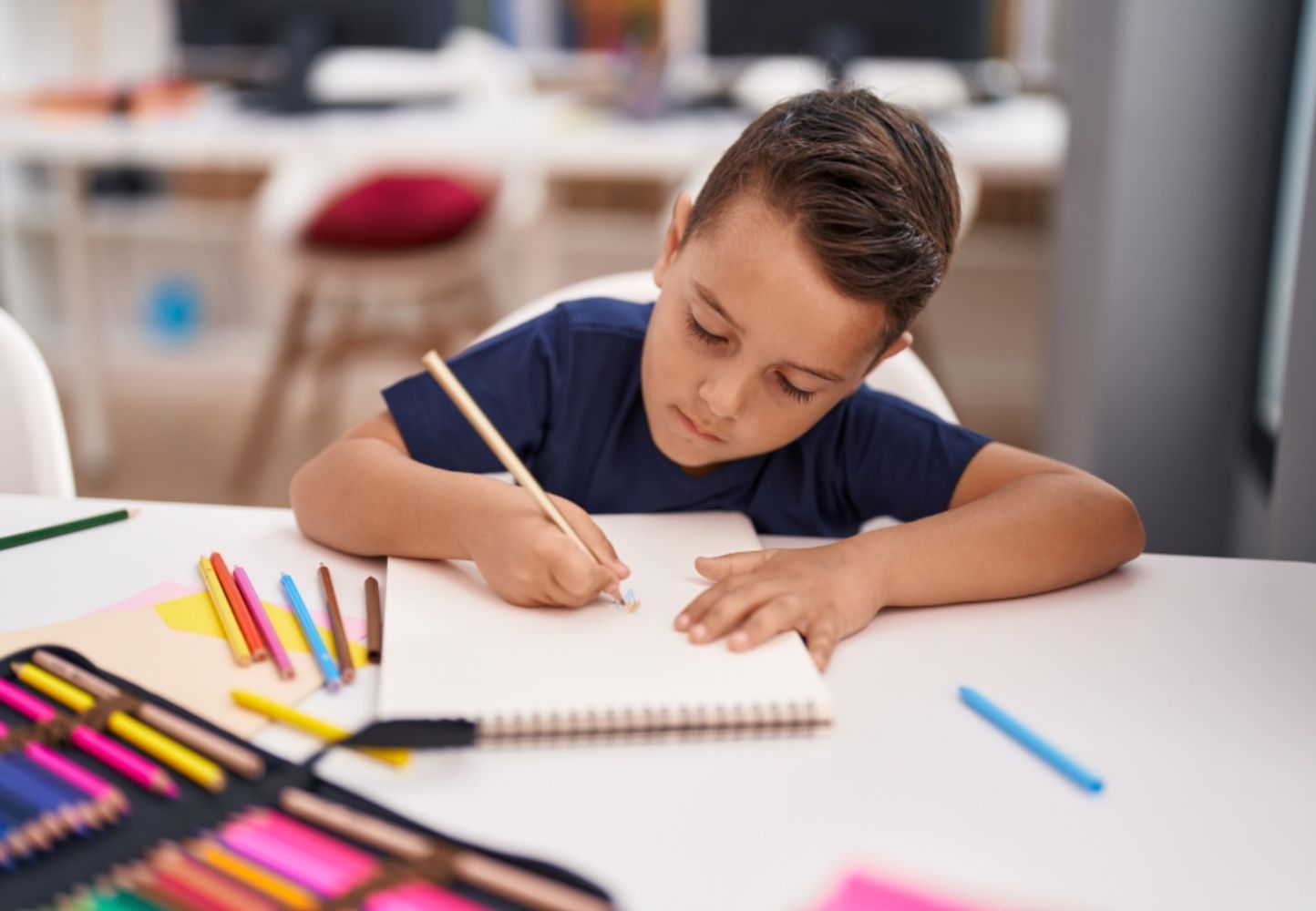 Qué dice la psicología sobre los niños que dibujan garabatos