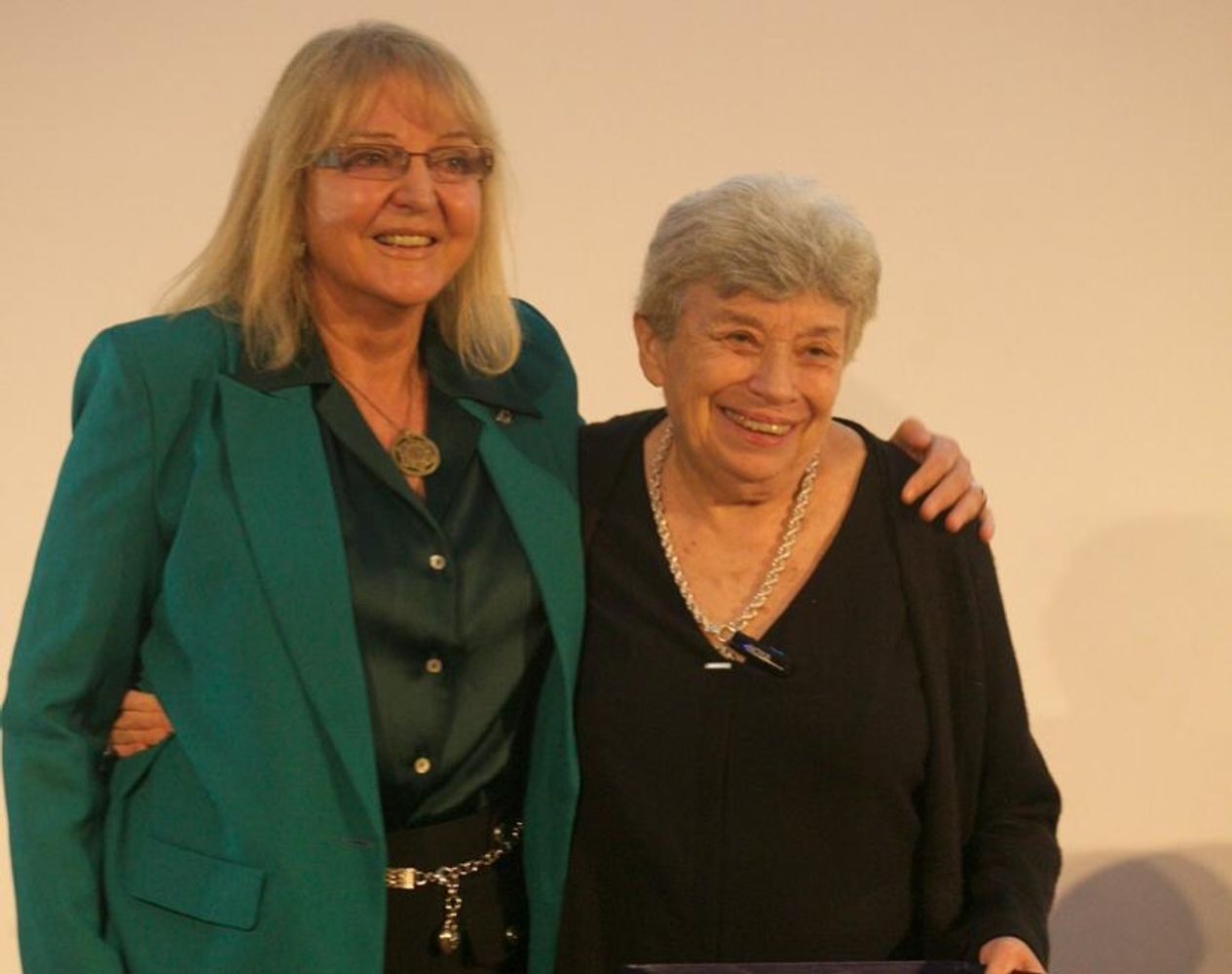  doctora María Cristina Grunauer de Falú