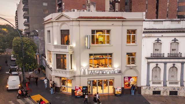 McDonald's renovó su local de Plaza España en Córdoba.