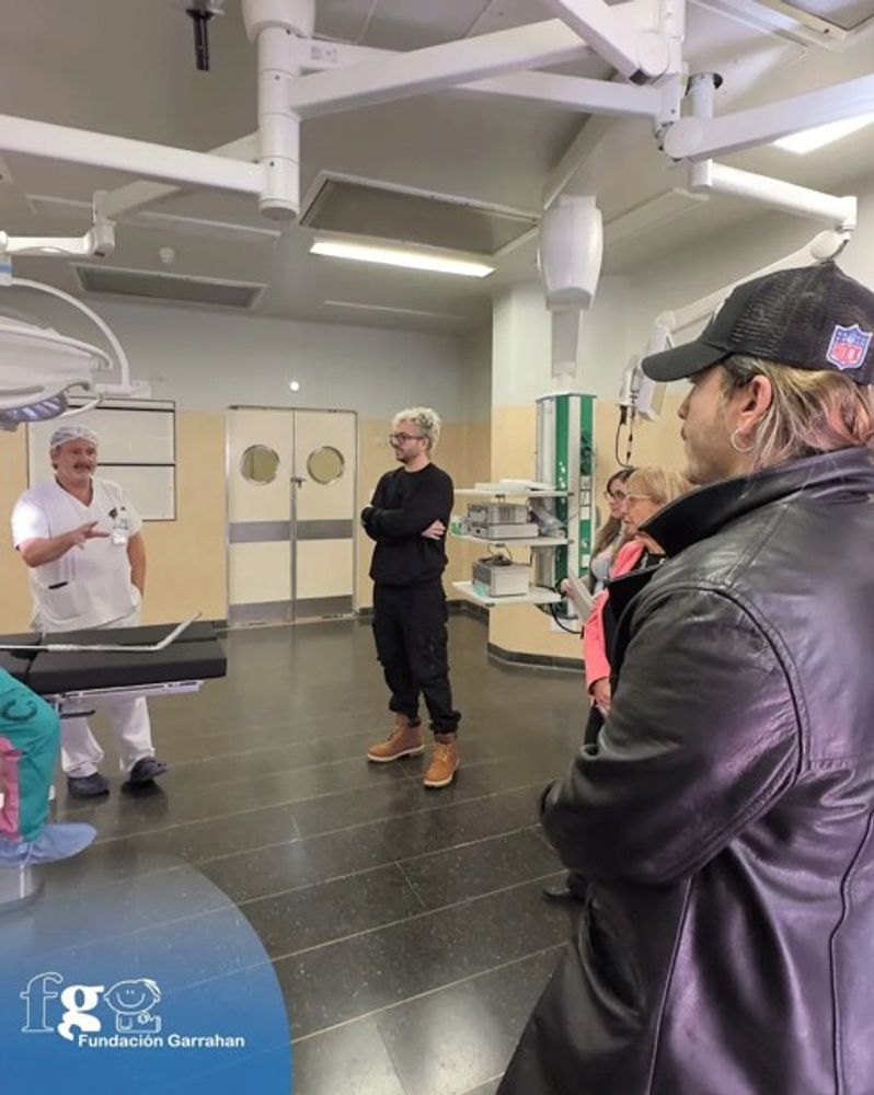 Patricio y Gastón Sardelli de Airbag visitaron el Hospital Garrahan y realizaron una importante donación