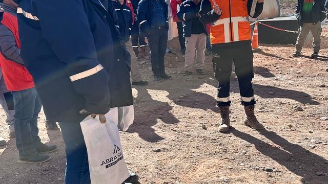 El encuentro incluyó una inducción en seguridad, un recorrido técnico y un espacio de preguntas en Ciénaga La Redonda.