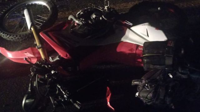 La motocicleta en la que viajaba la víctima.