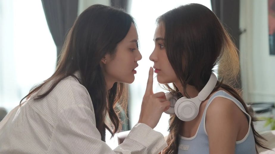 La serie tailandesa de Netflix que rompe tabúes con una historia de amor prohibido