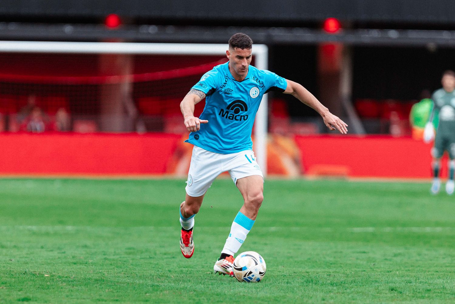 Leonardo Morales, expulsado, baja en Belgrano.