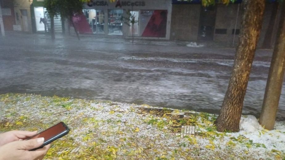 Brusco cambio de tiempo: los videos de la intensa tormenta que llegó a Córdoba