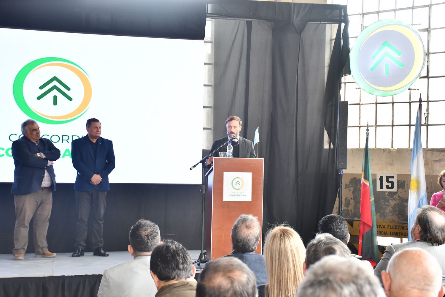 Azcué participó de la inauguración del sistema de generación solar de la Cooperativa Eléctrica de Concordia.