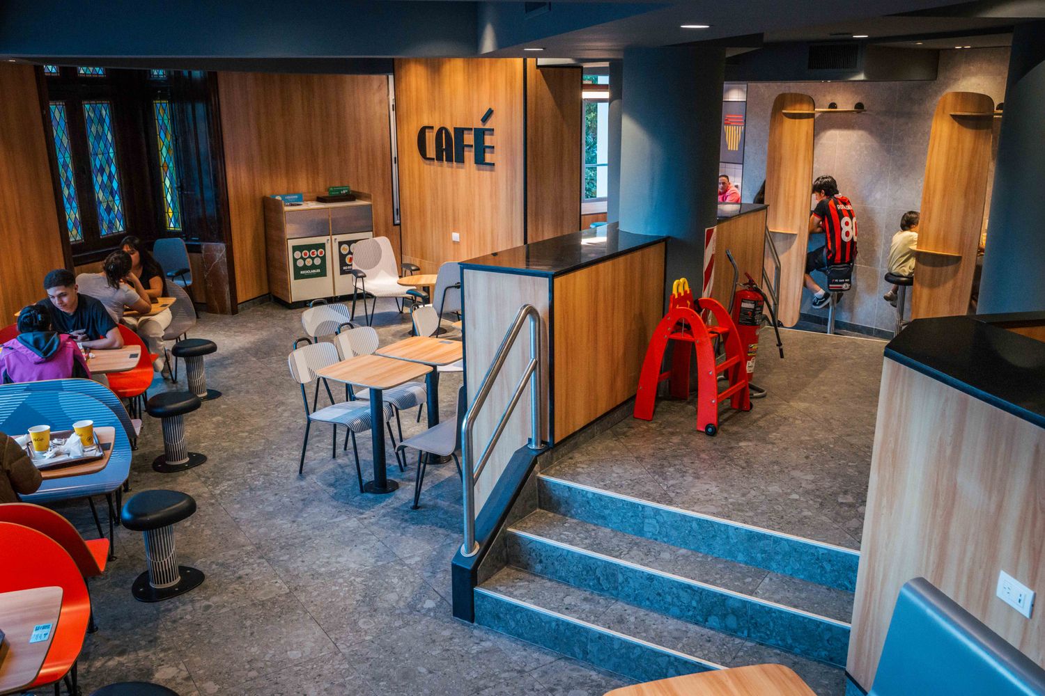 McDonald's renovó su local de Plaza España en Córdoba.