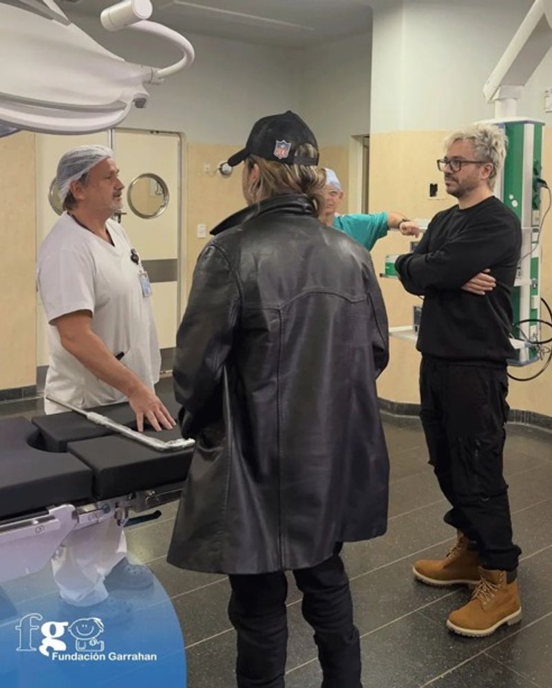Patricio y Gastón Sardelli de Airbag visitaron el Hospital Garrahan y realizaron una importante donación