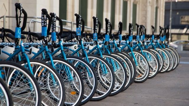 La UNL entrega 25 bicicletas a estudiantes becados y refuerza su política de movilidad sustentable.
