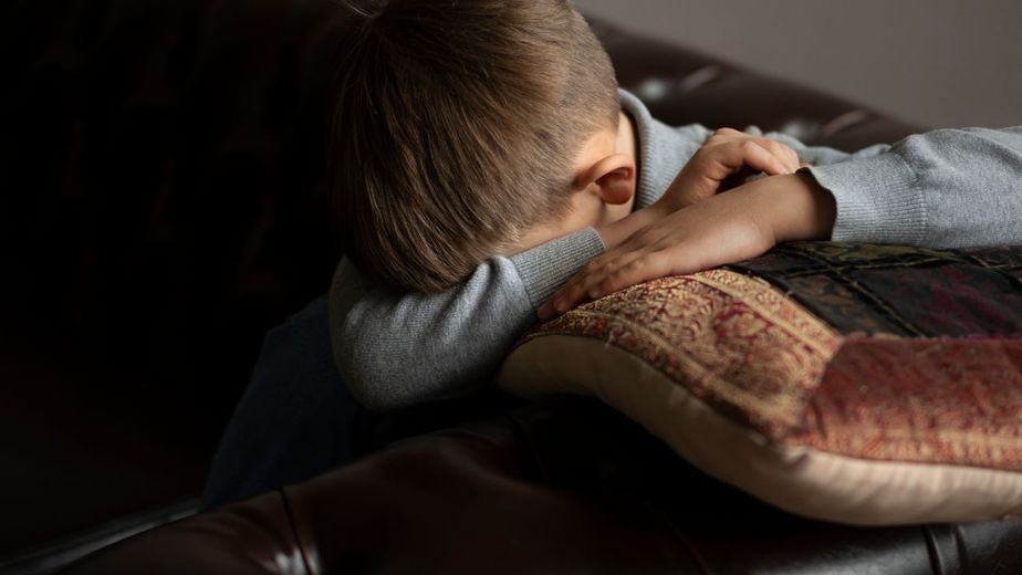 Síndrome del niño sacudido: cuáles las graves consecuencias de zamarrear a un menor