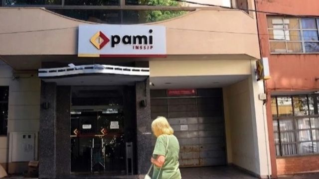 Posadas | Prestadores protestaron frente al PAMI por falta de pagos y definiciones.