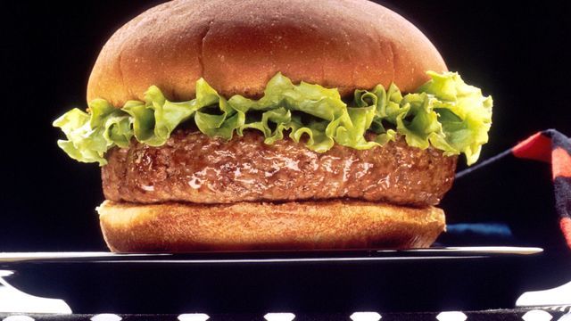 Un nene de 8 años murió tras consumir una hamburguesa en mal estado: el desgarrador testimonio del abuelo.
