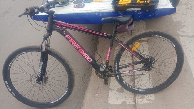 Una bicicleta, parte de los objetos recuperados en la detención de un adolescente en Villa Allende.