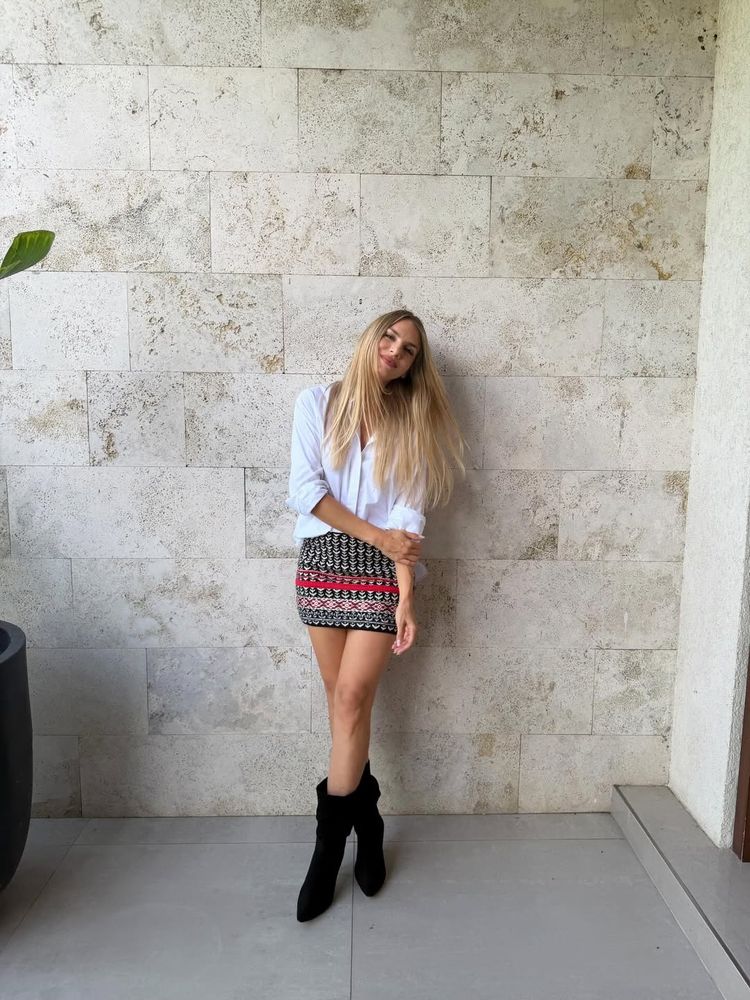 Carolina Oltra inauguró la temporada de botas y dio cátedra de estilo con el look del momento