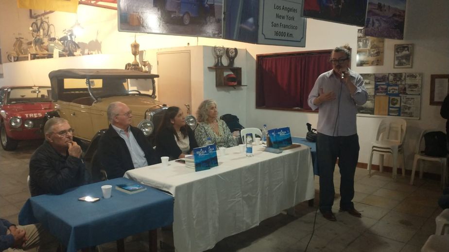 Valentina Pereyra presentó su novela "A escala real" en el Museo del Automóvil