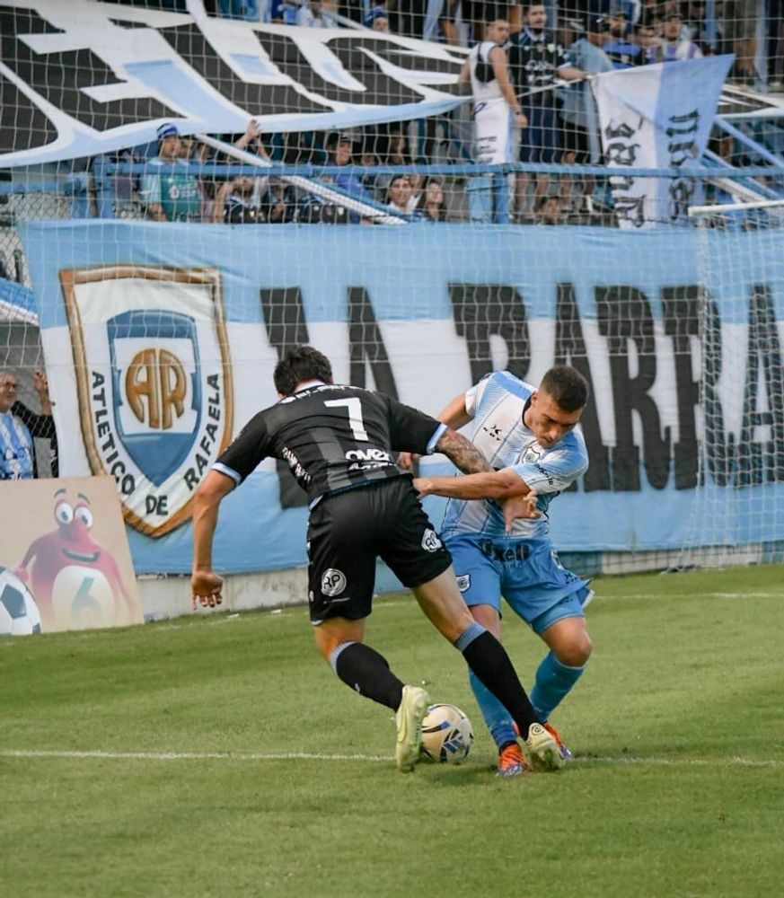 El conjunto jujeño debió afrontar este duelo con un jugador de menos durante todo el complemento, cerrando con empate uno de los momentos más difíciles que atravesó el equipo en el torneo.