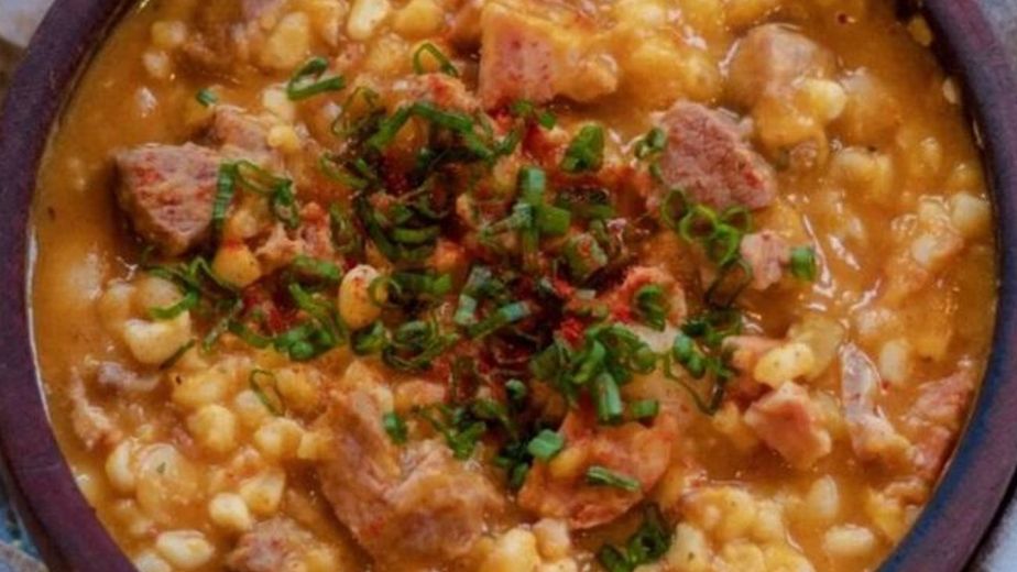 Más de $50.000: cuánto sale hacer locro para 10 personas en Córdoba
