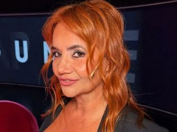 Nancy Pazos posó con un vestido de alta costura y lo combinó con las sandalias en tendencia