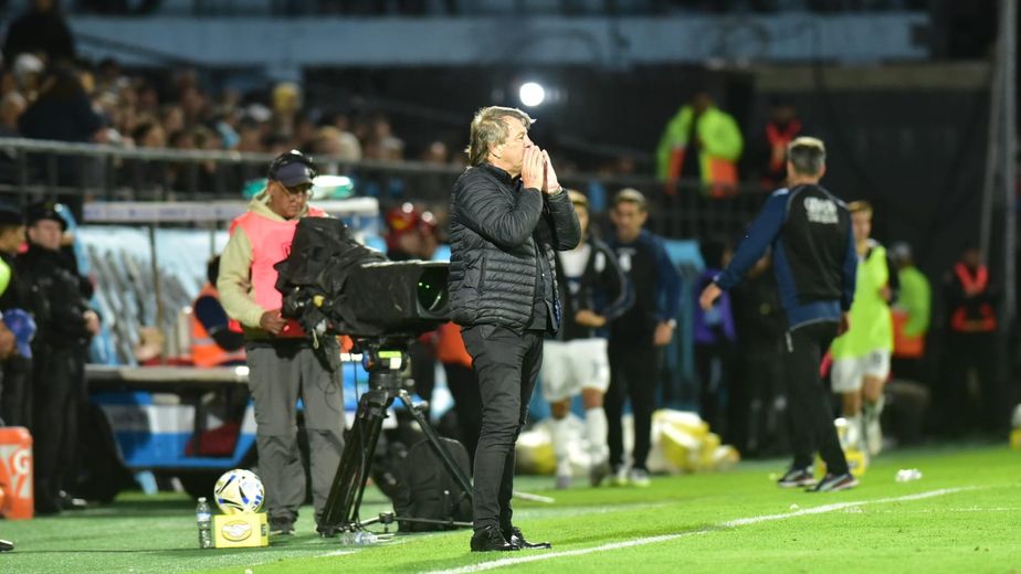 Perdió Belgrano y Zielinski lamentó: "Lo de las expulsiones se habla, porque las tres son..."