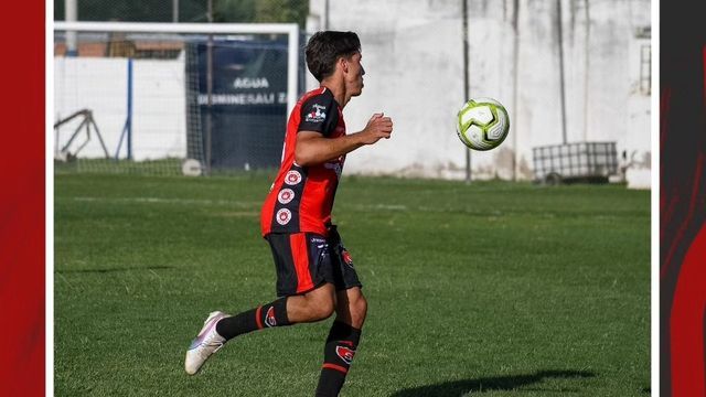 Sporting le ganó a Villa Mitre y llegó a puestos de playoff.