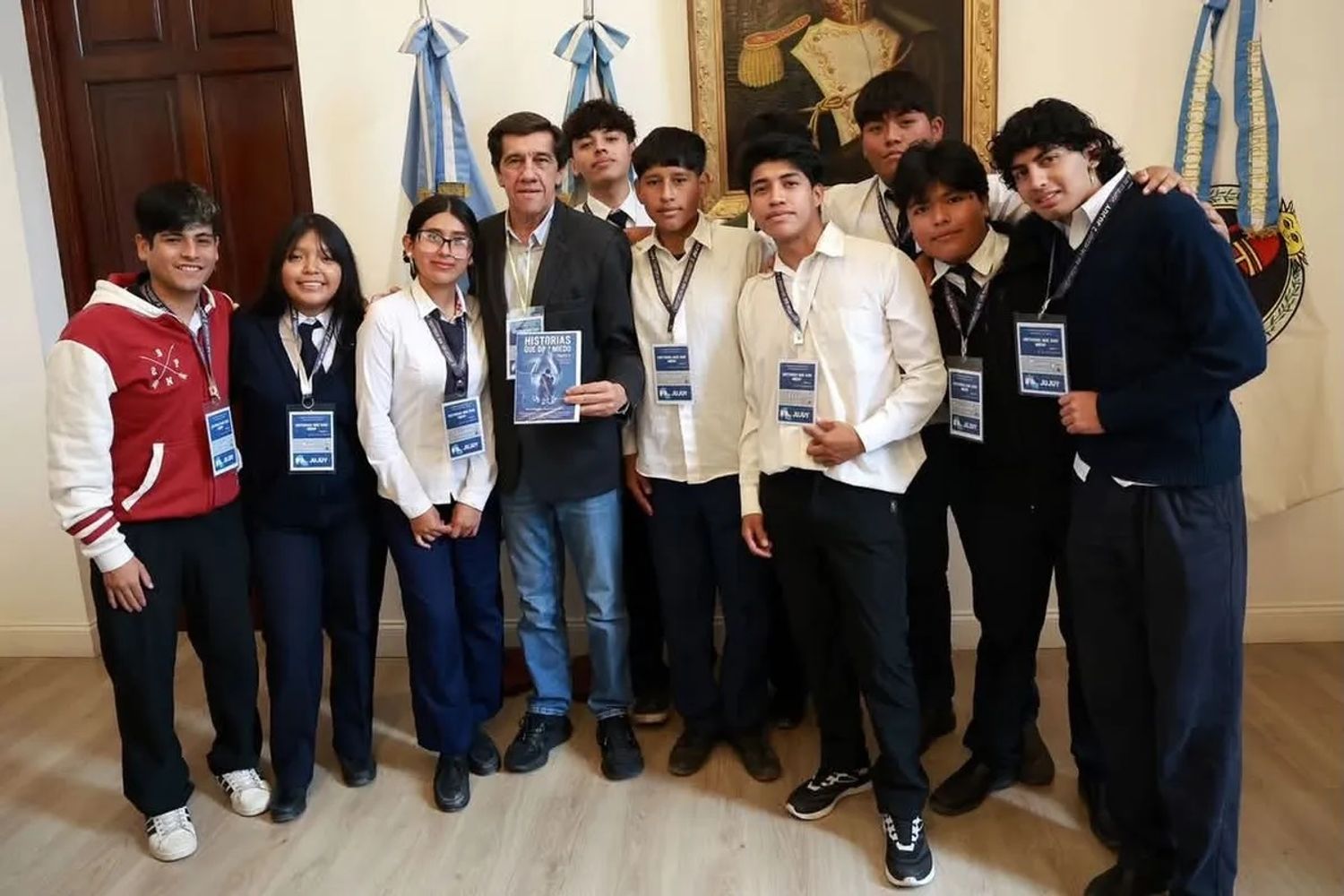 El propio gobernador Carlos Sadir quiso despedir a la delegación estudiantil que representará a la provincia en la Feria Internacional del Libro en Buenos Aires.