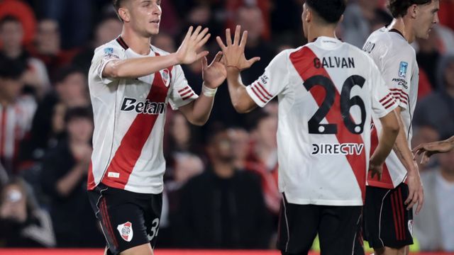 River derrotó a Aldosivi y volvió a ser escolta.