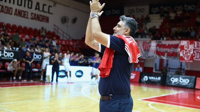 El reencuentro de Lucas Victoriano con Instituto. Se hizo hincha, también en el fútbol.