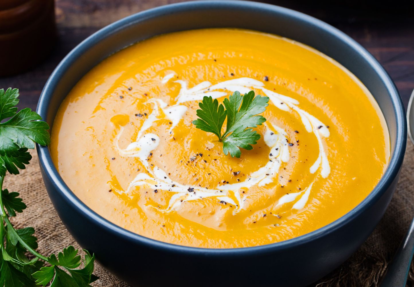 La receta para hacer una deliciosa sopa de calabaza keto.