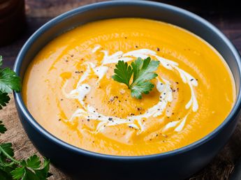 Sopa de calabaza versión keto: receta fácil, saludable y rápida, ideal para combatir el frío