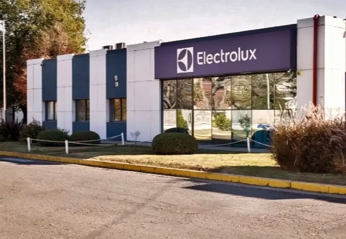 Electrolux deja de fabricar heladeras en su planta de Rosario