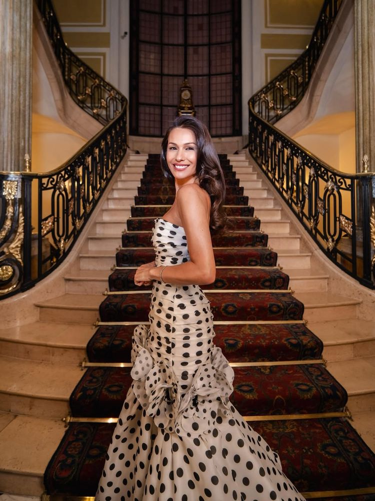 Pampita brilló en los premios Martín Fierro con un vestido blanco con lunares negros y desbloqueó una nueva tendencia