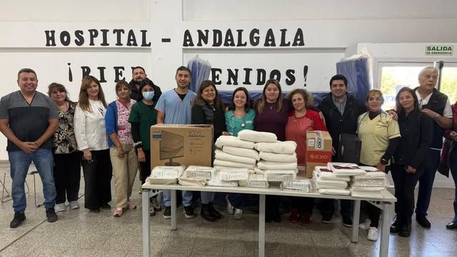 El centro de salud recibió insumos y computadoras para mejorar la atención de urgencias y avanzar en herramientas digitales.