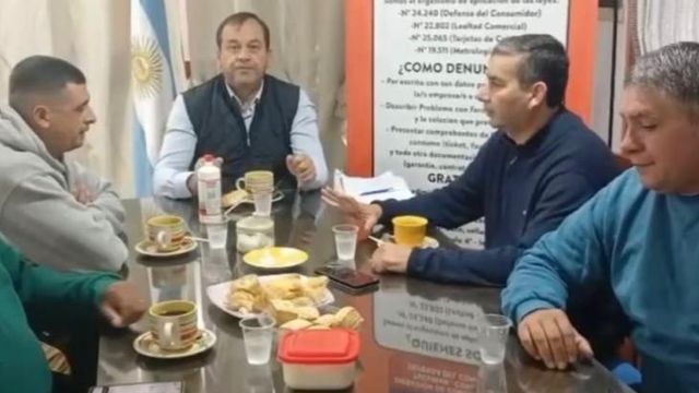 En el encuentro participaron dirigentes de la liga, representantes arbitrales y autoridades vinculadas a la organización del torneo de veteranos.