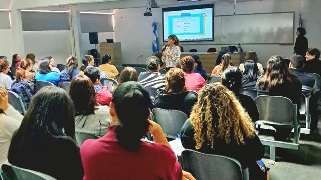 El encuentro, organizado por la Dirección de Educación Secundaria, abordó problemáticas actuales desde una perspectiva de pedagogía del cuidado y trabajo en red.