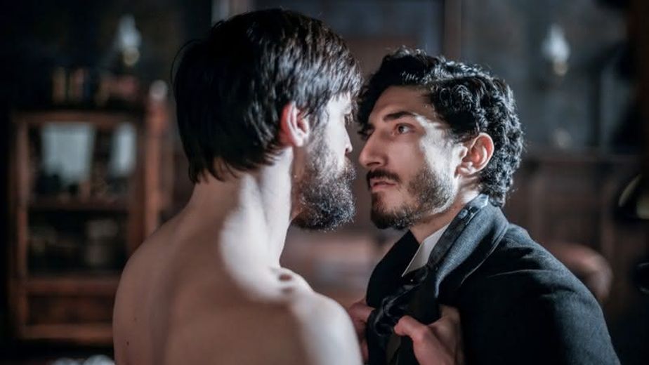 En Netflix es furor por sus escenas subidas de tono: la perturbadora serie de 8 capítulos que hiela la sangre