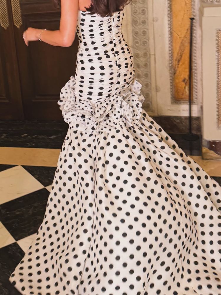 Pampita brilló en los premios Martín Fierro con un vestido blanco con lunares negros y desbloqueó una nueva tendencia