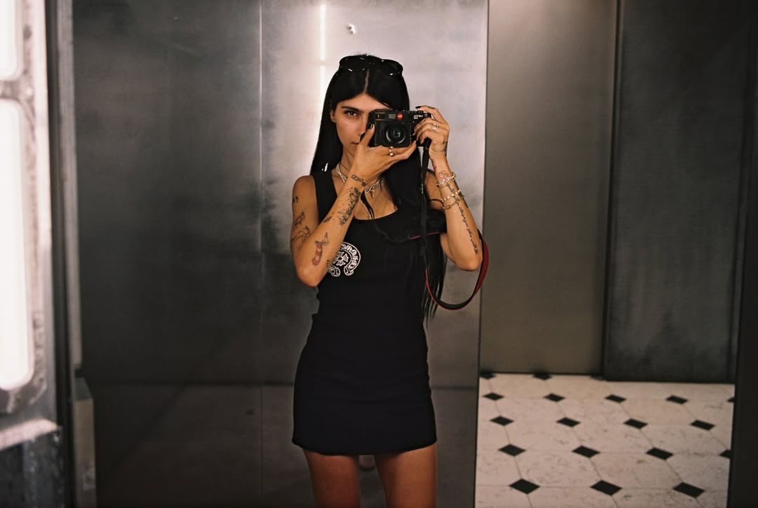 Mia Khalifa dio cátedra de estilo con el accesorio protagonista del 2026