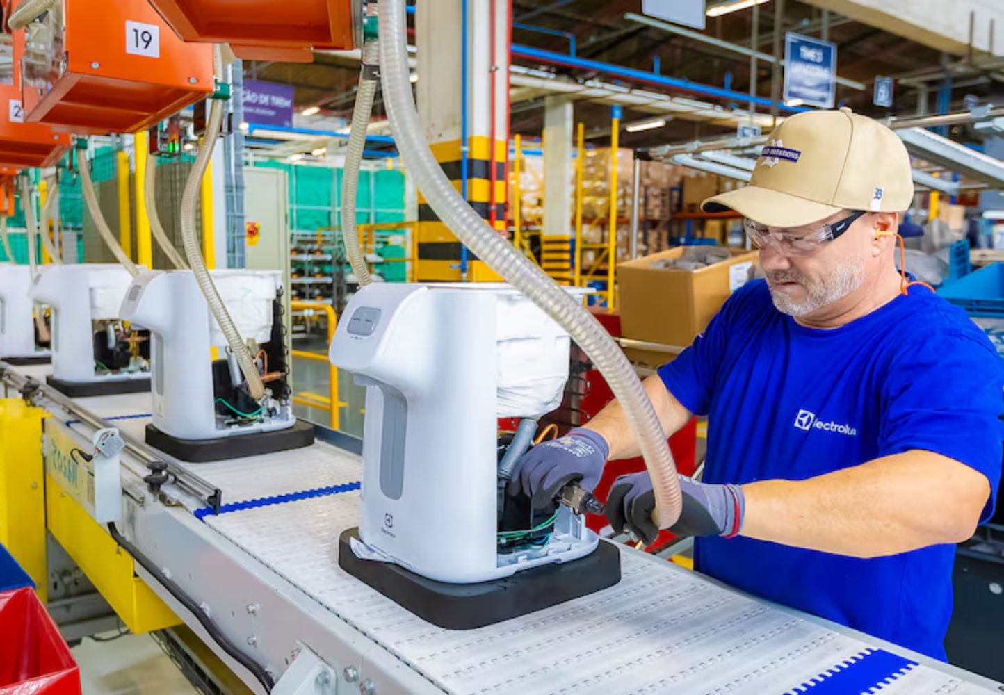 Electrolux deja de fabricar heladeras en su planta de Rosario