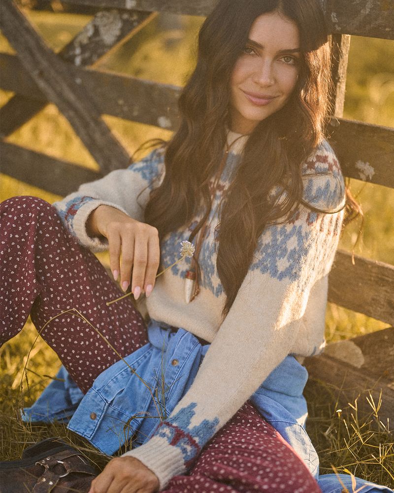 Zaira Nara marcó tendencia con un sweater de lana y lo combinó con el pantalón viral de la temporada