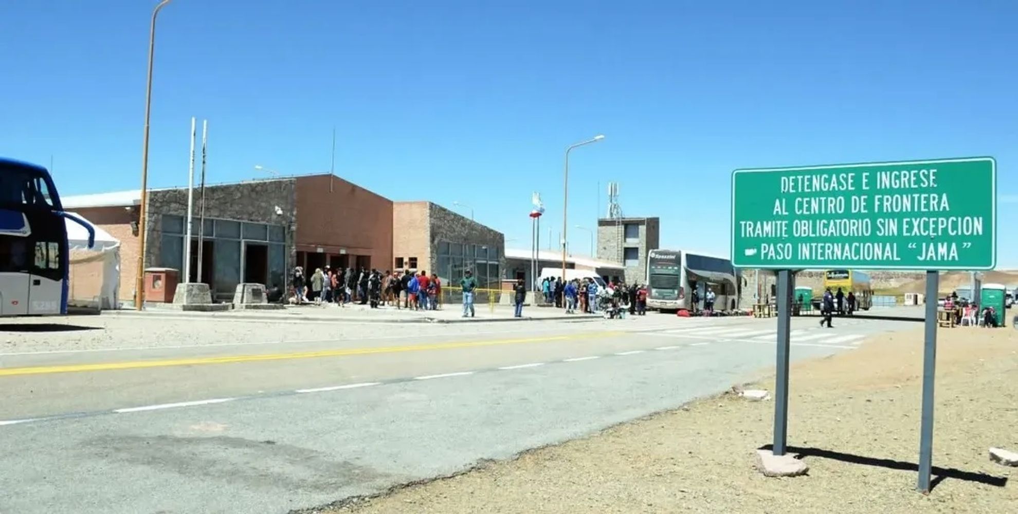 Uno de los principales cruces terrestres entre la Argentina y Chile, el Paso Internacional "Jama", posiciona a Jujuy como un eslabón estratégico para la integración física, económica y social en la región.