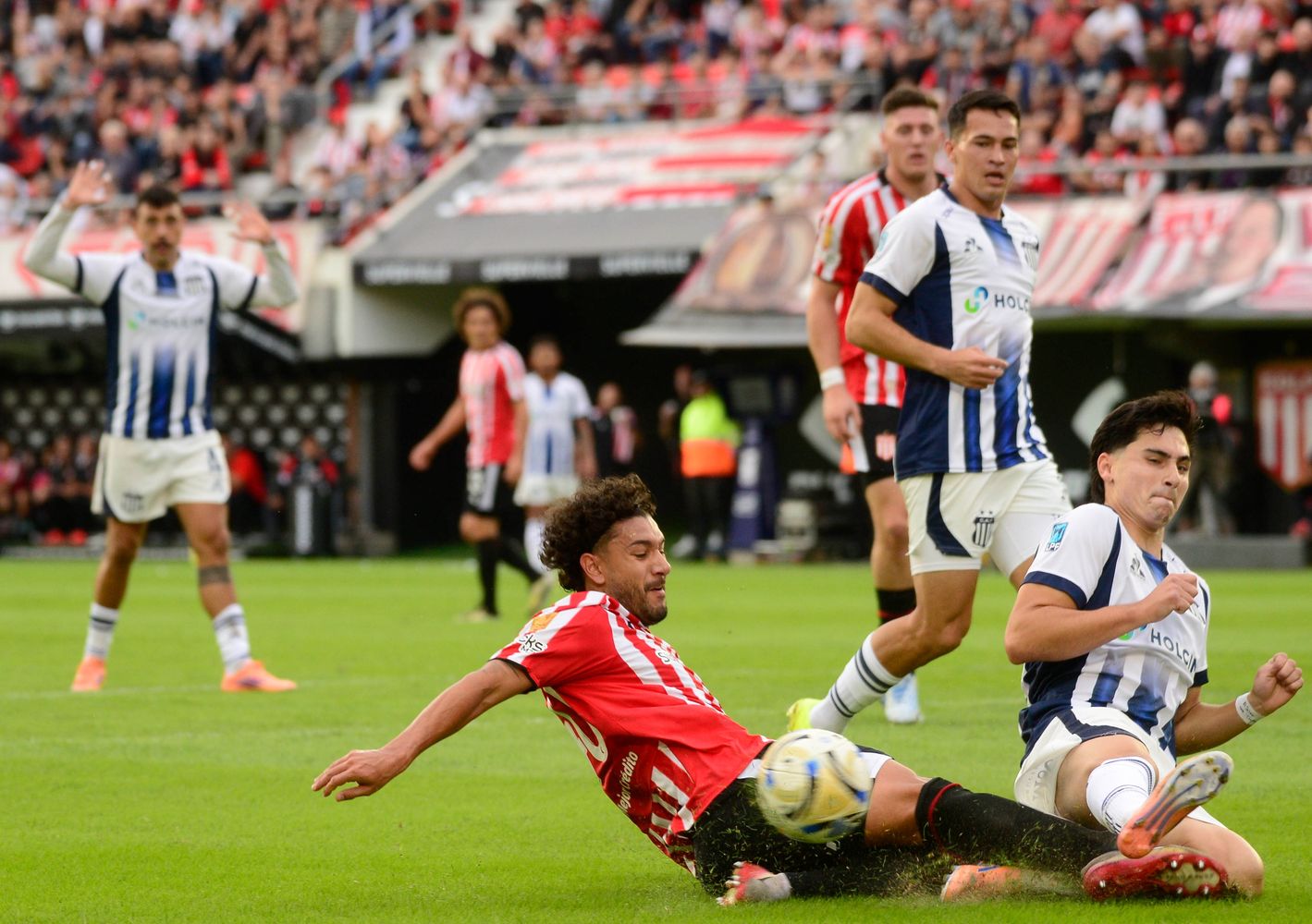 Santiago Fernández estaría en el duelo entre Talleres y Belgrano.