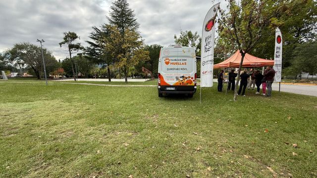El quirófano móvil continúa en Playas de Oro durante mayo.