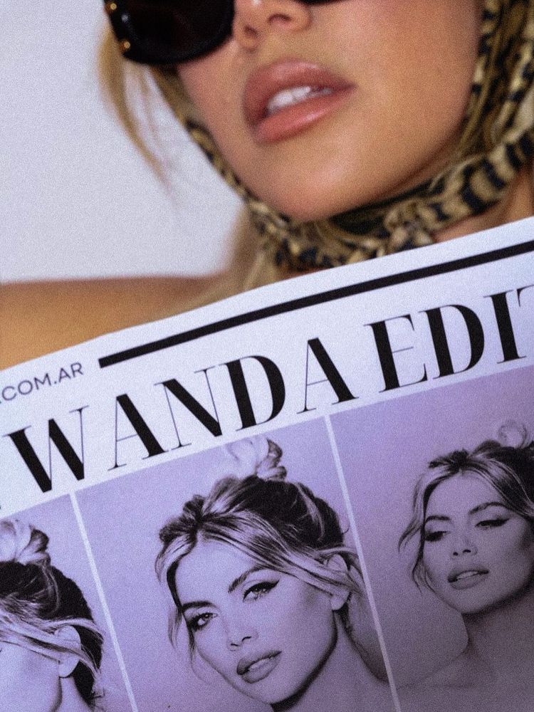 Wanda Nara se sumó a la tendencia viral de la temporada y posó con un pañuelo animal print