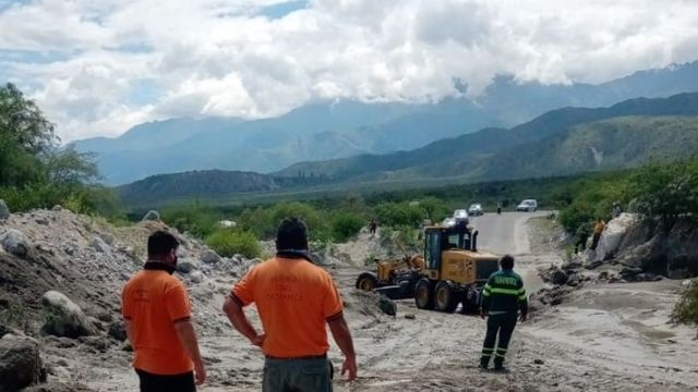 El plan incluye movimientos de suelo, terraplenes, fundaciones, estructuras de hormigón, protección con piedra y señalización vial.