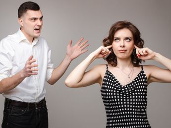 Qué significa que una persona solo hable de sí misma, según la psicología