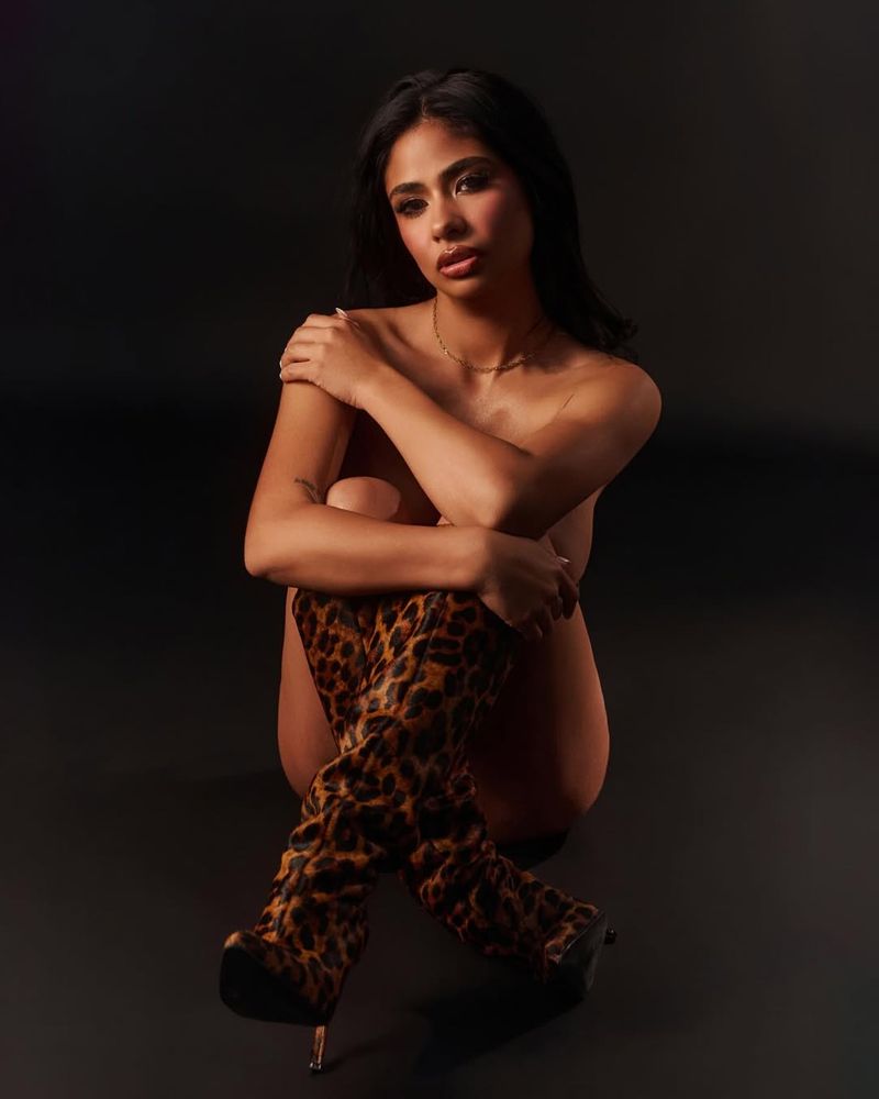 Daniela Celis arrasó con las botas animal print tendencia de la temporada y dio cátedra de estilo