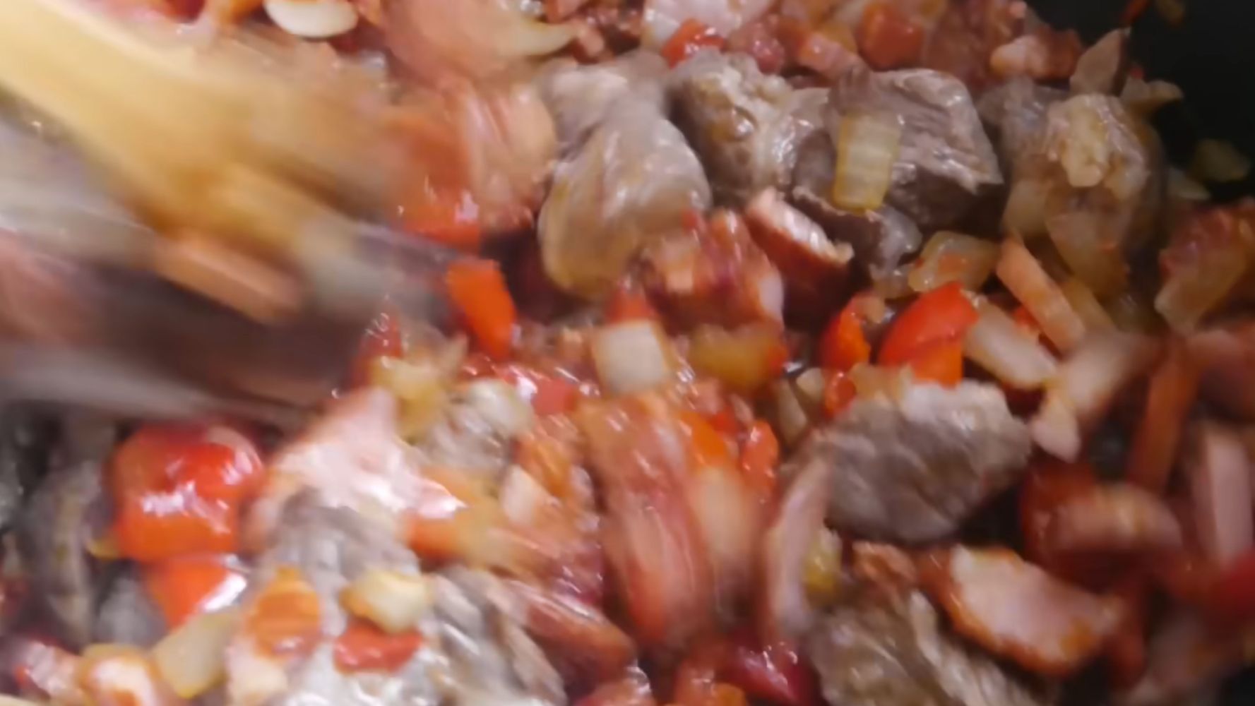 Una de las claves es el dorado de la carne junto al vino tinto.