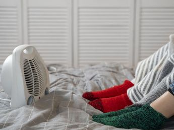 El truco para calentar la cama sin estufa ni electricidad: el producto que todos tienen en la cocina