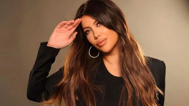 Wanda Nara se sumó a la tendencia viral y posó con el accesorio de la temporada