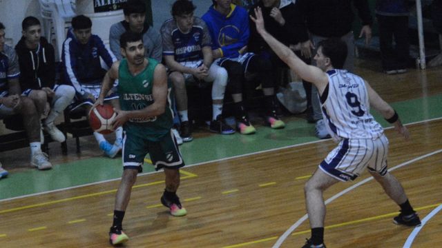 Altense derrotó a Espora y sigue como líder. 